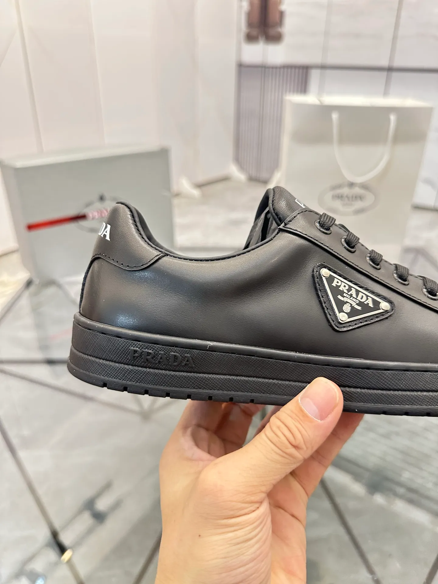 Men's shoes for sale 💰: 💰P540¥ High-end top quality Product trademark: Prada *"Prada*" low-top casual shoes Regular size: 38-45 (can be customized to 46) Product materials: imported first-layer cowhide for the upper, water-dyed cowhide lining, cowhide feet, original outsole. No.: 001